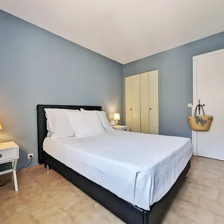 Front De Avec Terrasse Et Parking Apartment *